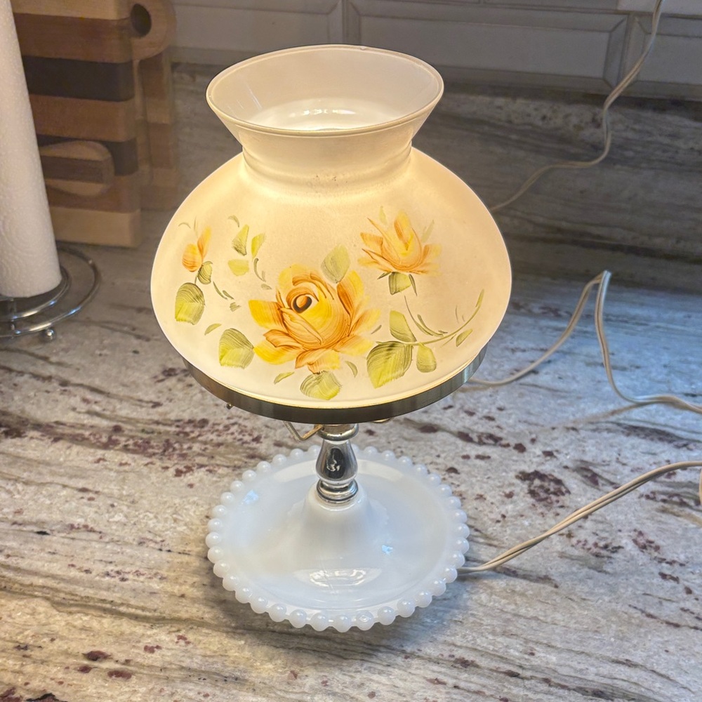 Classic Yellow Rose Table Lamp - Vintage-Style Home Art